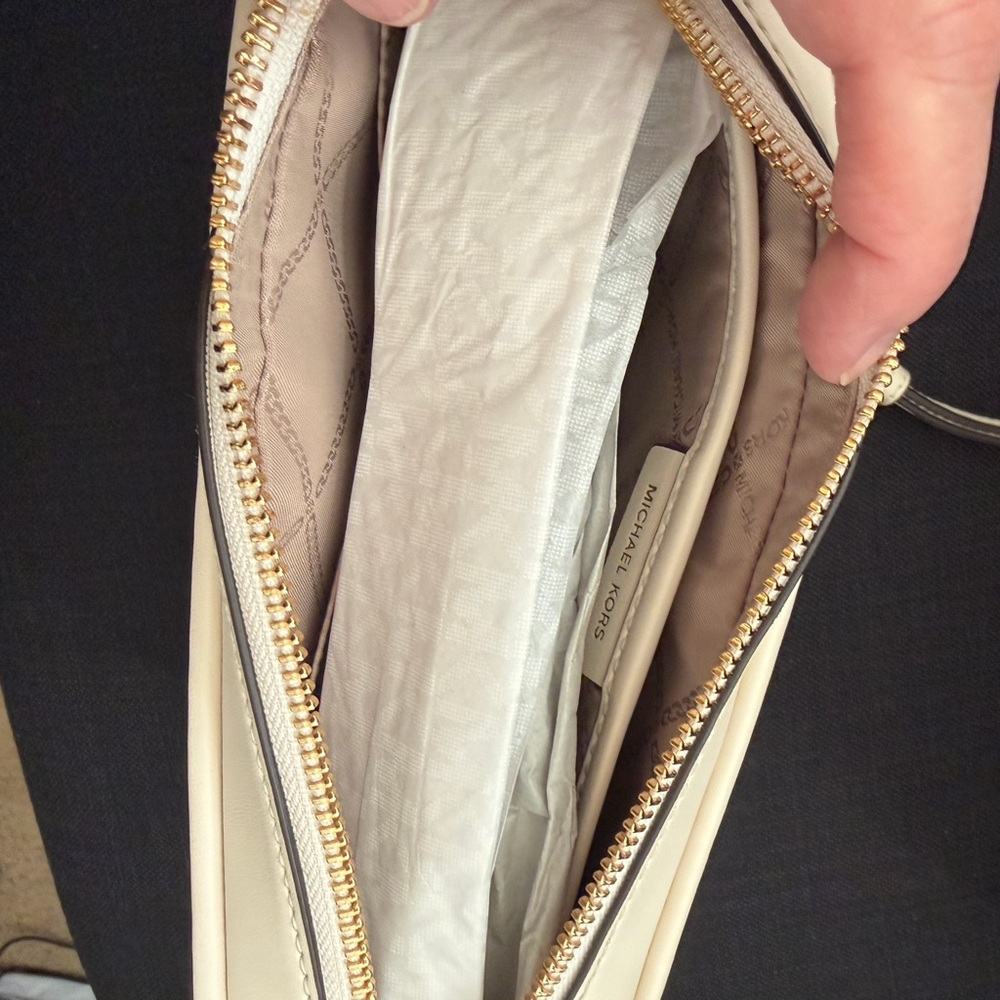 Michael Kors Natural Cream Jet Set Crossbody Bag - Picture 12 of 15
